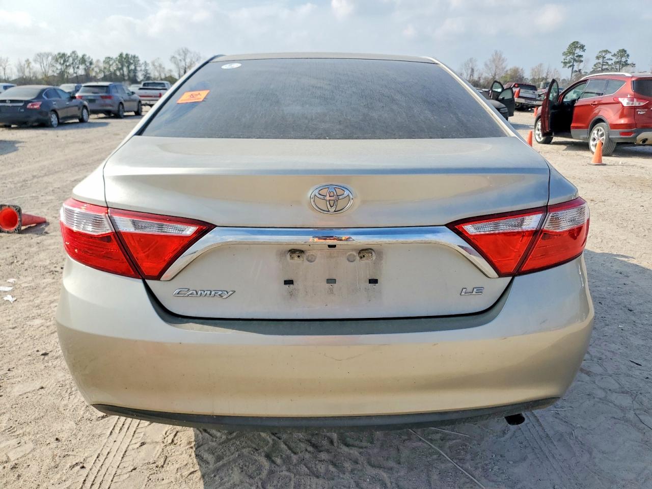 2017 TOYOTA CAMRY LE photo 6