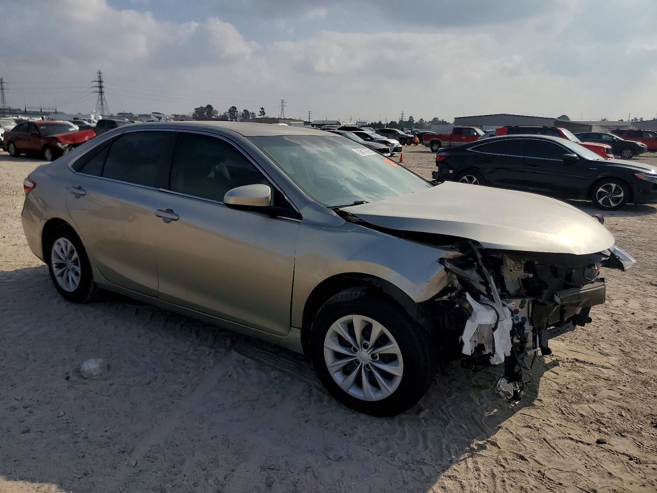 2017 TOYOTA CAMRY LE photo 4