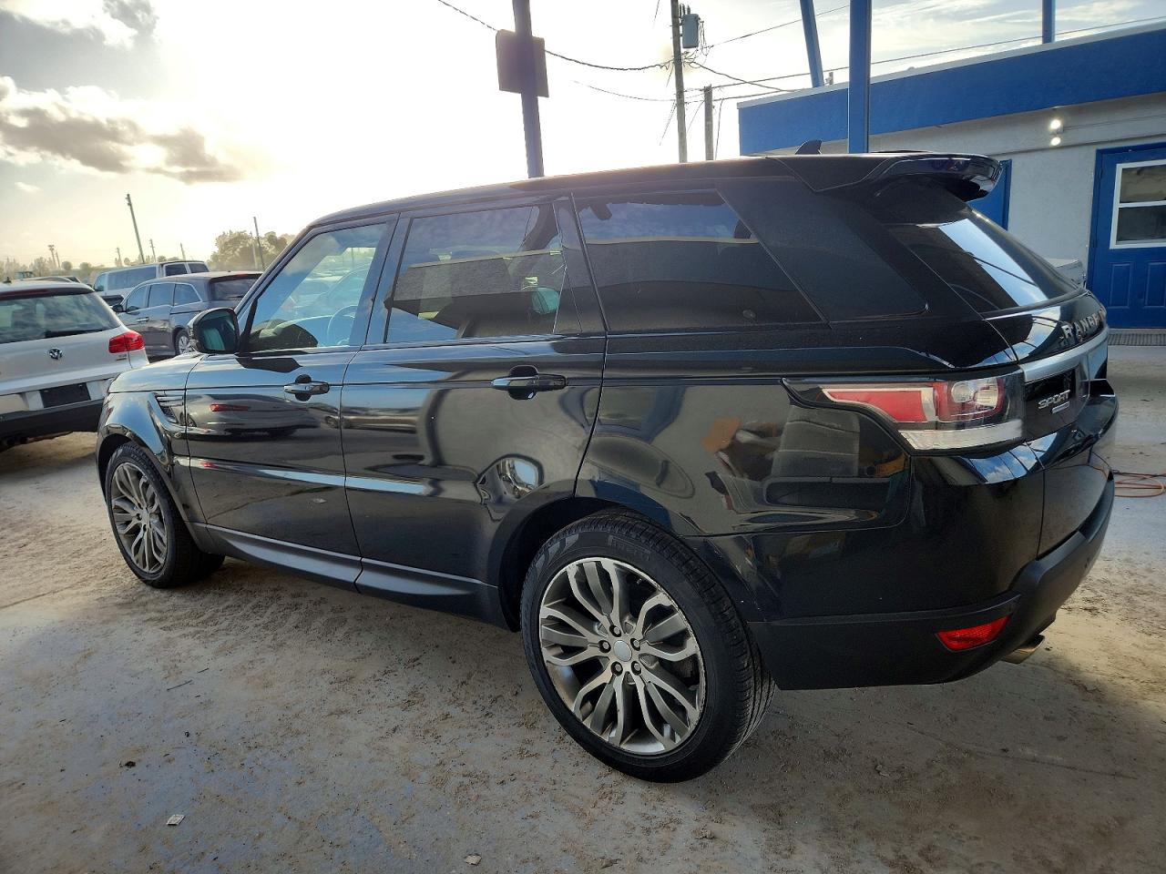 2016 LAND ROVER RANGE ROVER SPORT SE photo 2