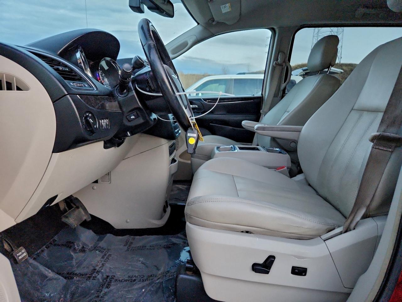2012 CHRYSLER TOWN & COUNTRY TOURING L photo 19