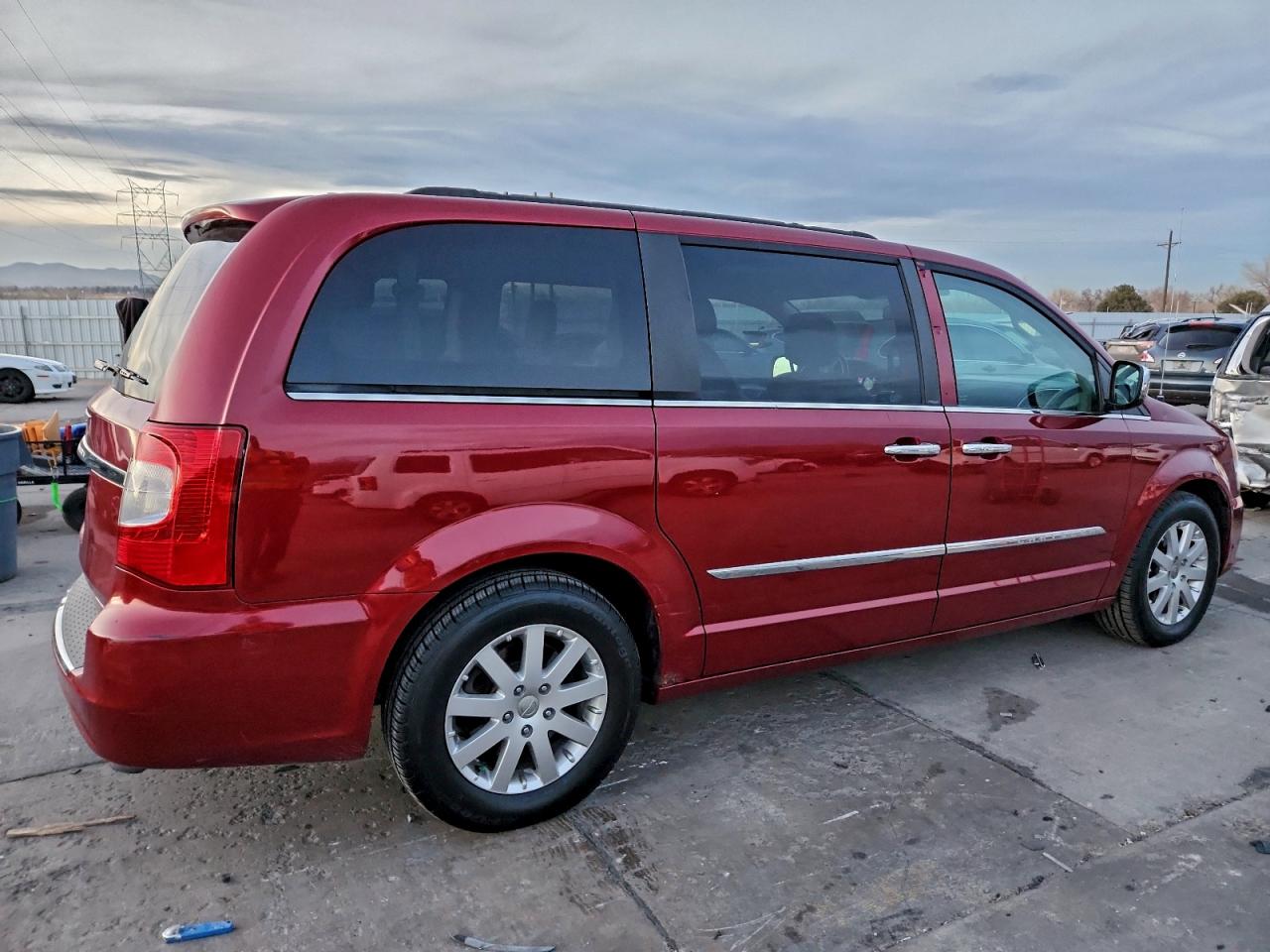 2012 CHRYSLER TOWN & COUNTRY TOURING L photo 7