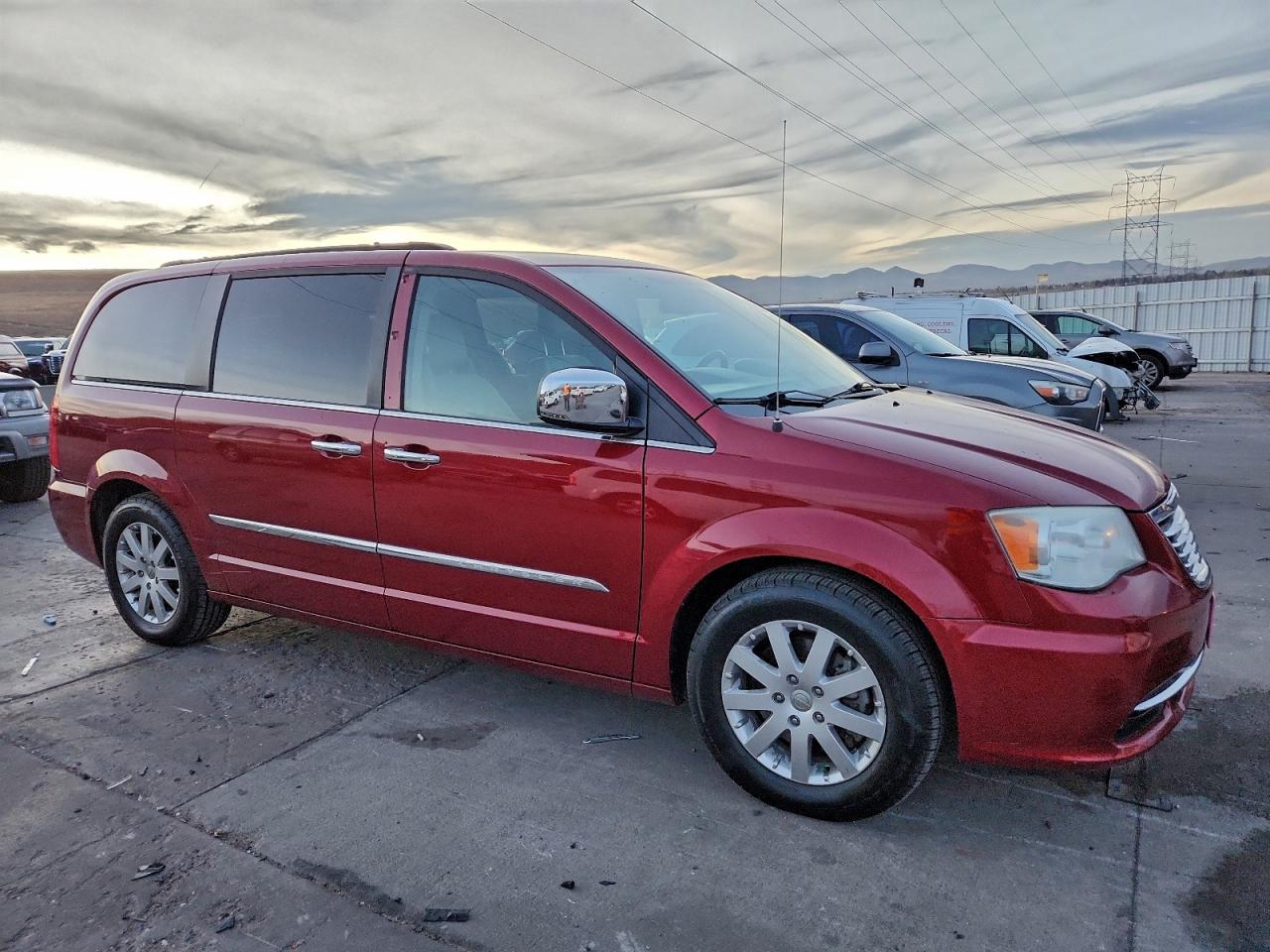 2012 CHRYSLER TOWN & COUNTRY TOURING L photo 10