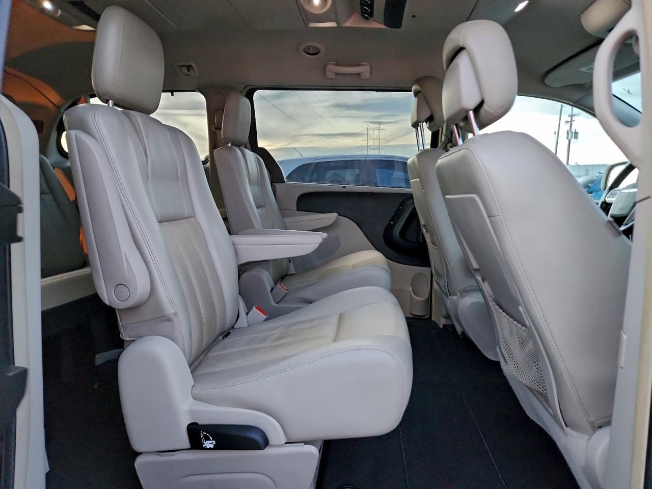 2012 CHRYSLER TOWN & COUNTRY TOURING L photo 31