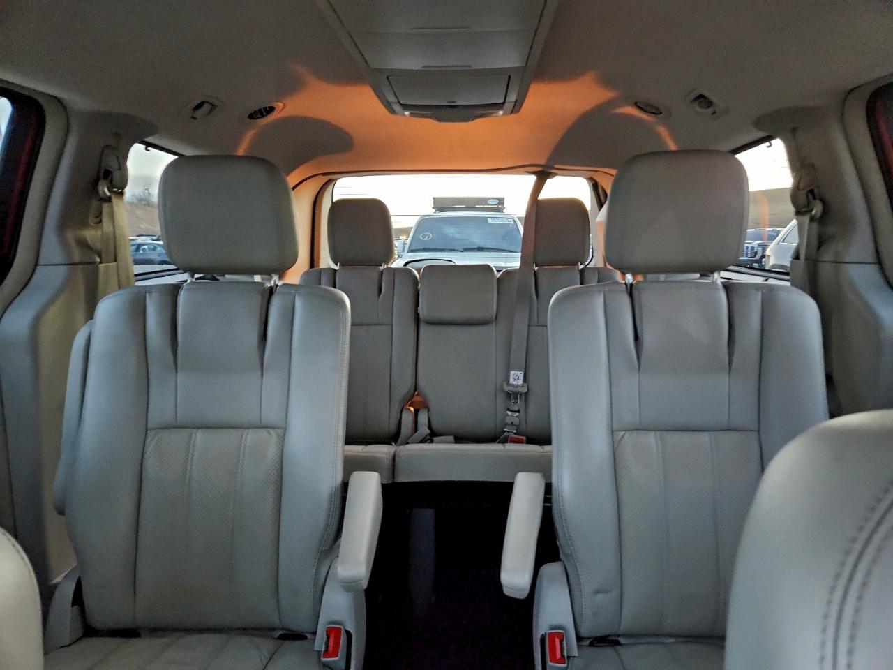 2012 CHRYSLER TOWN & COUNTRY TOURING L photo 28