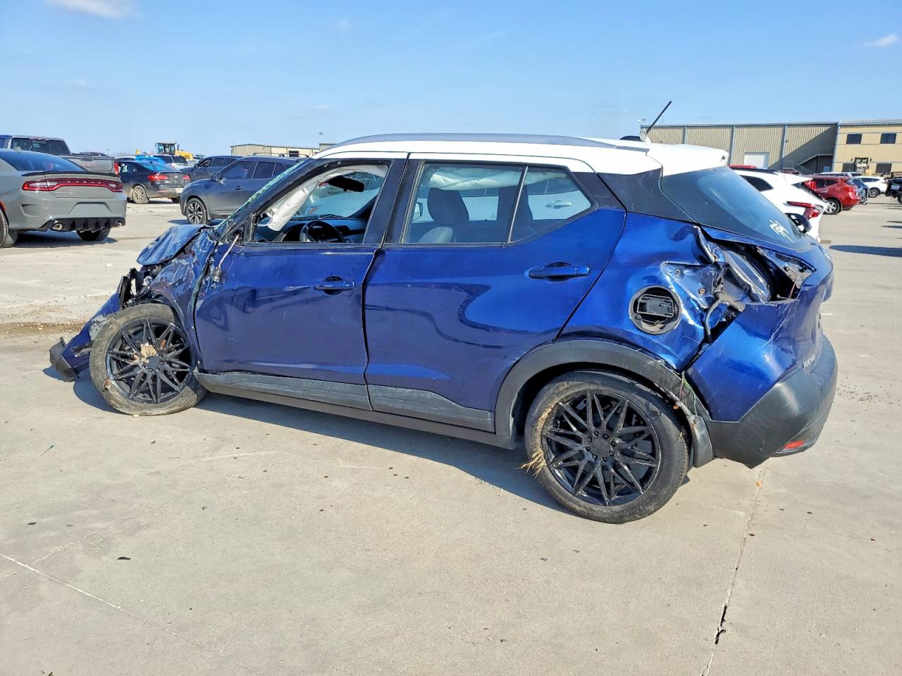 2019 NISSAN KICKS S photo 2