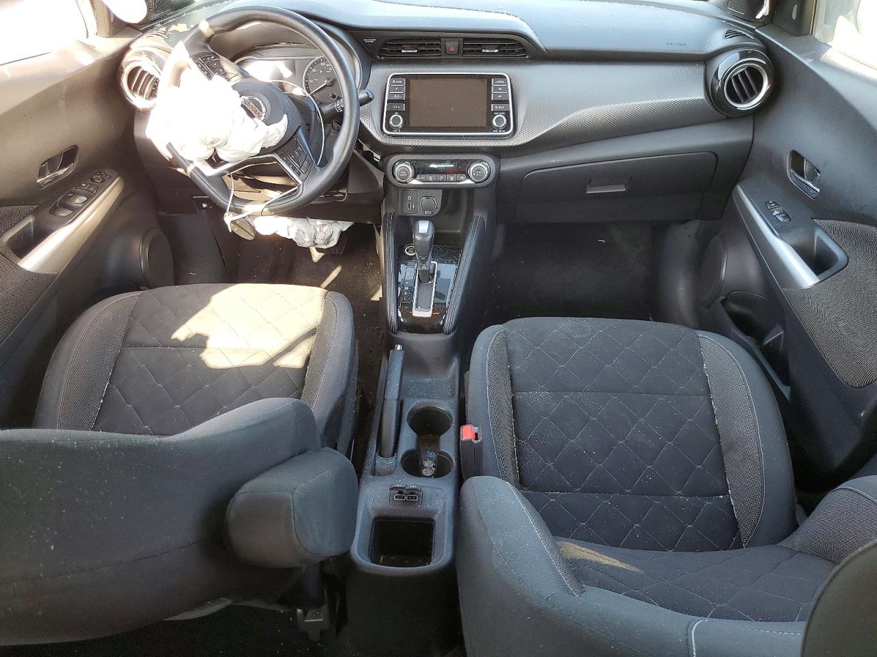 2019 NISSAN KICKS S photo 8
