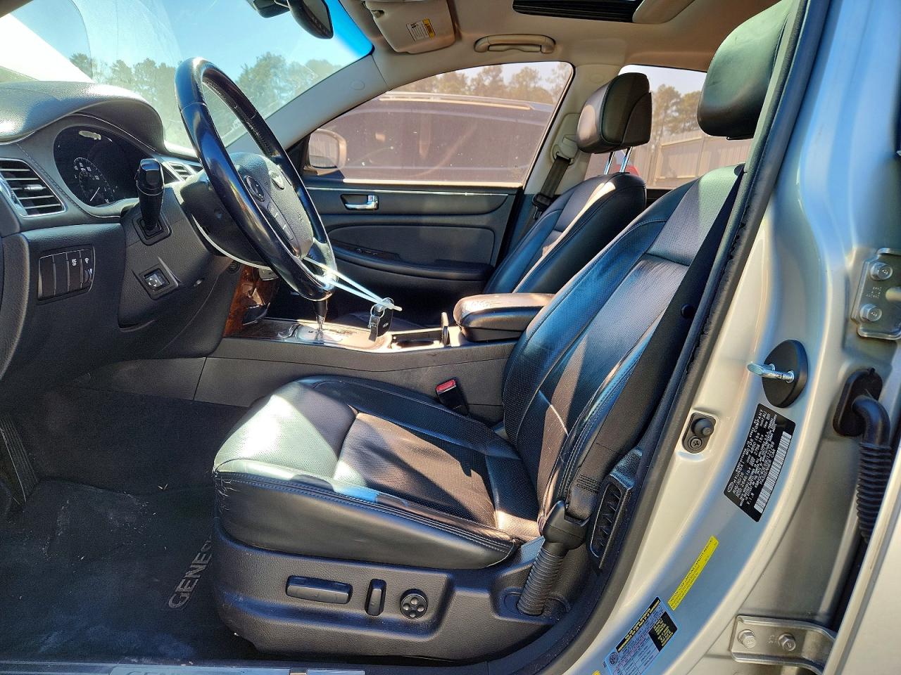 2011 HYUNDAI GENESIS 3.8L photo 7