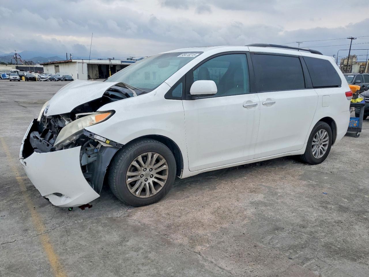 2013 TOYOTA SIENNA