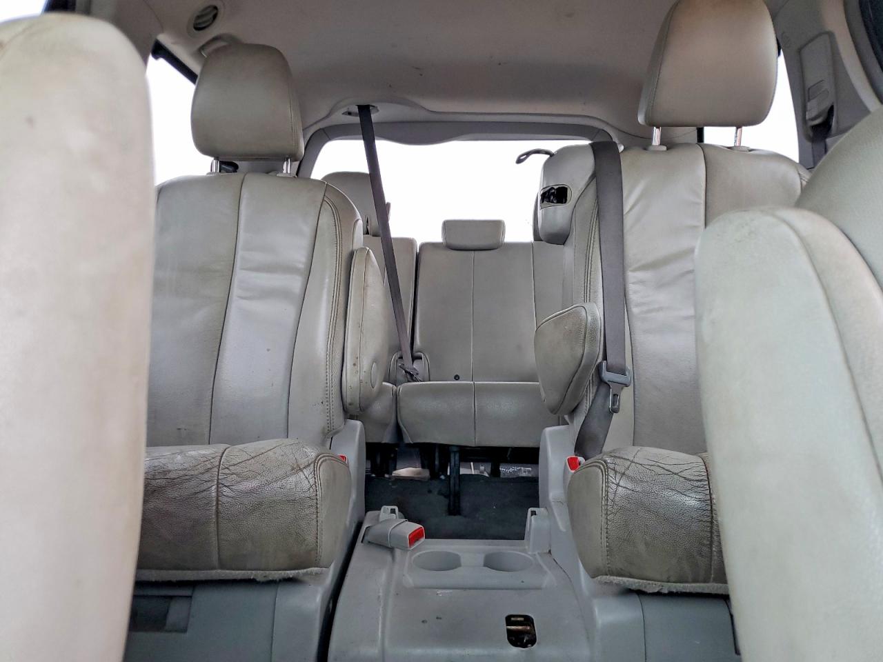 2013 TOYOTA SIENNA XLE photo 10