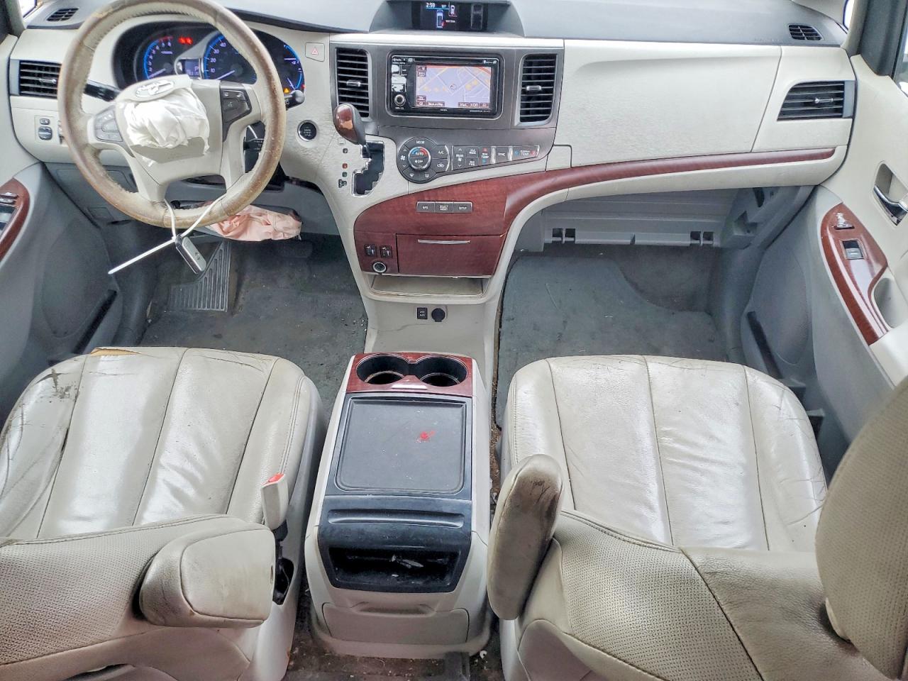2013 TOYOTA SIENNA XLE photo 8