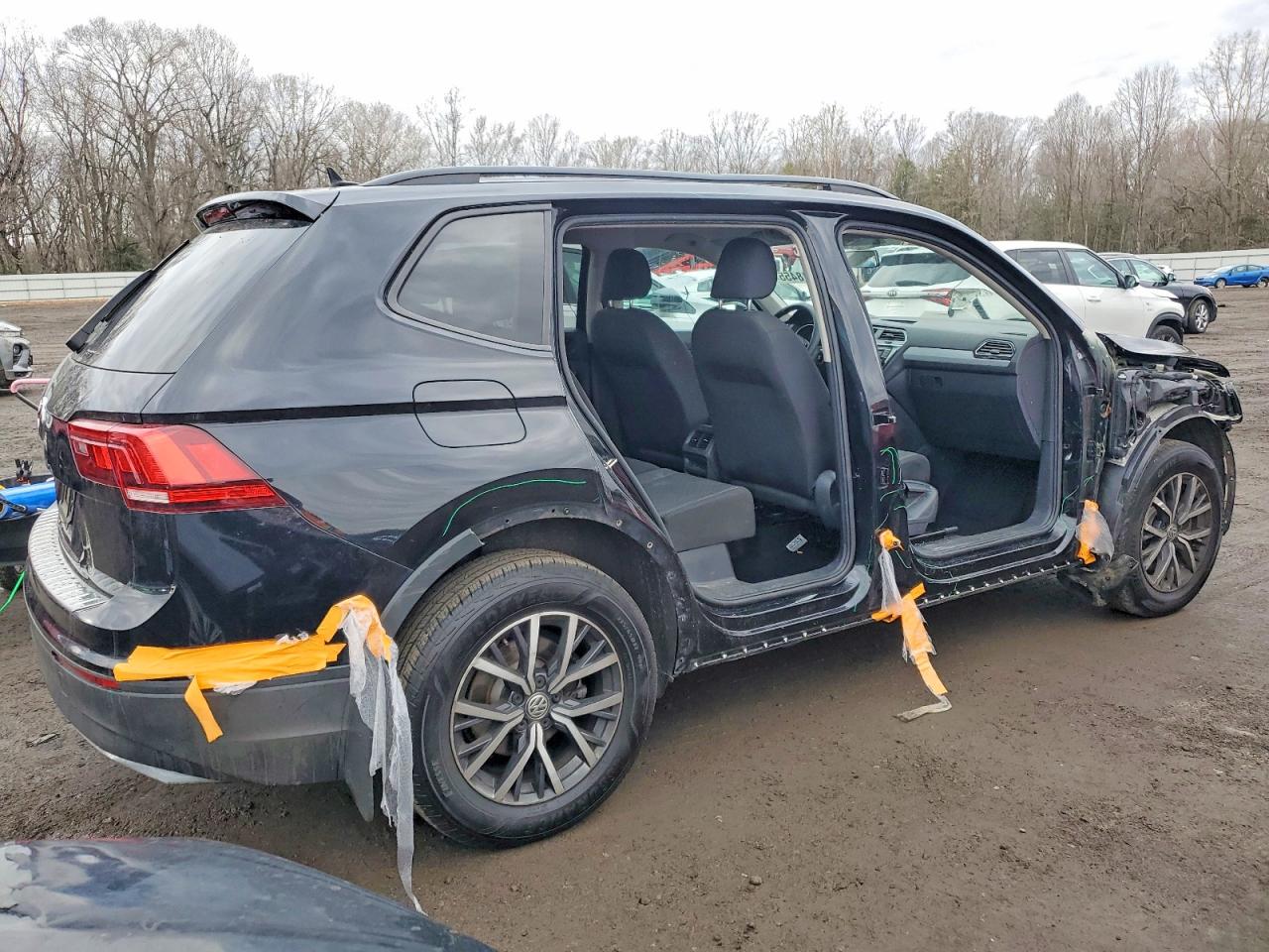 2021 VOLKSWAGEN TIGUAN S photo 3