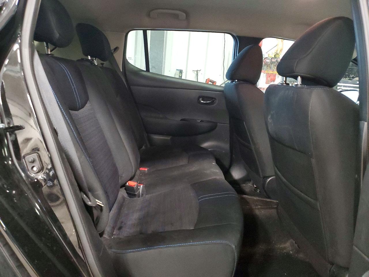 2018 NISSAN LEAF S photo 10