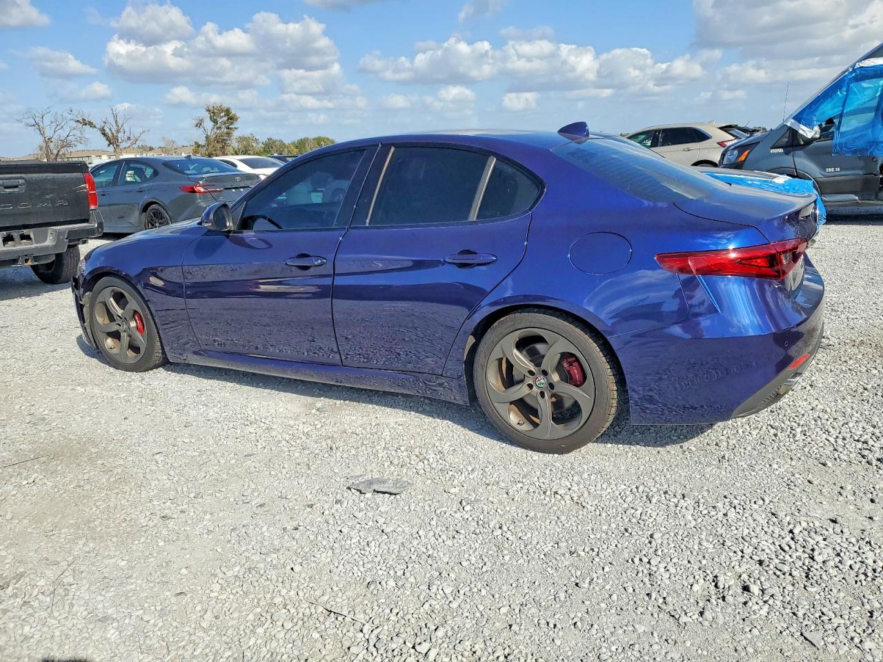 2017 ALFA ROMEO GIULIA photo 2