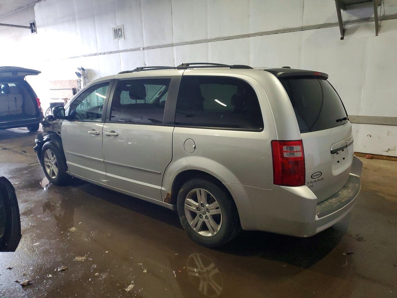 2010 DODGE GRAND CARAVAN CREW photo 2