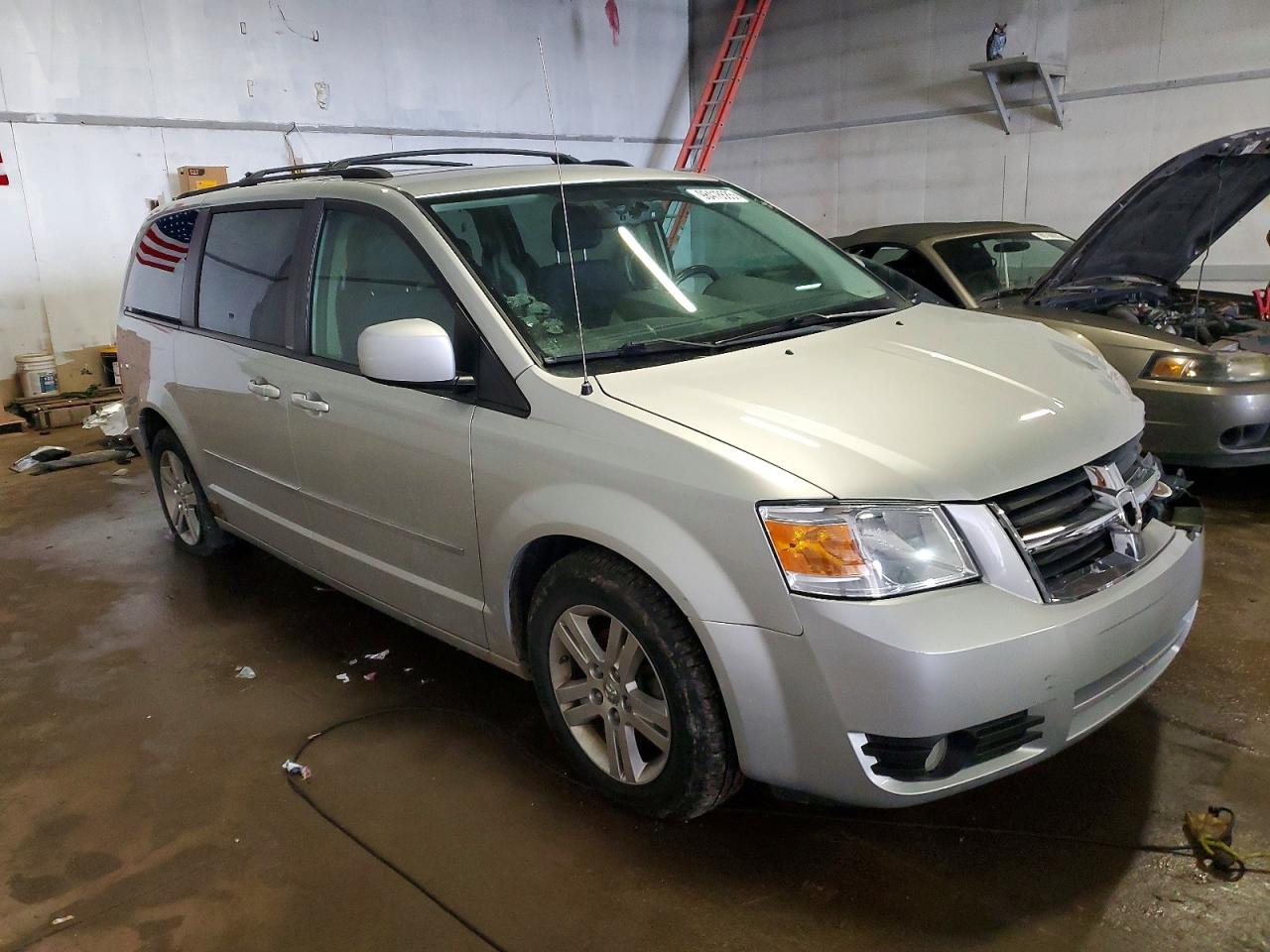 2010 DODGE GRAND CARAVAN CREW photo 4