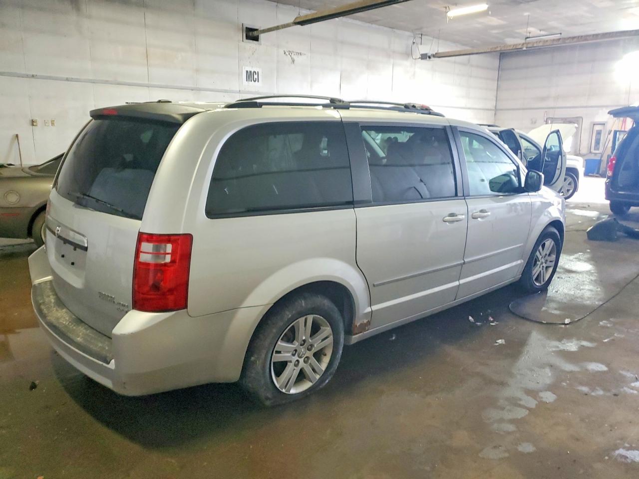2010 DODGE GRAND CARAVAN CREW photo 3