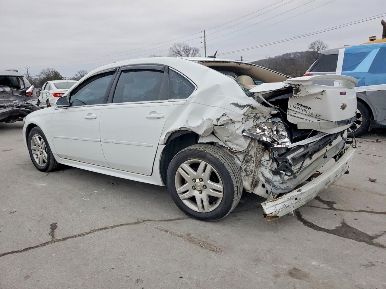 2011 CHEVROLET IMPALA LT photo 3
