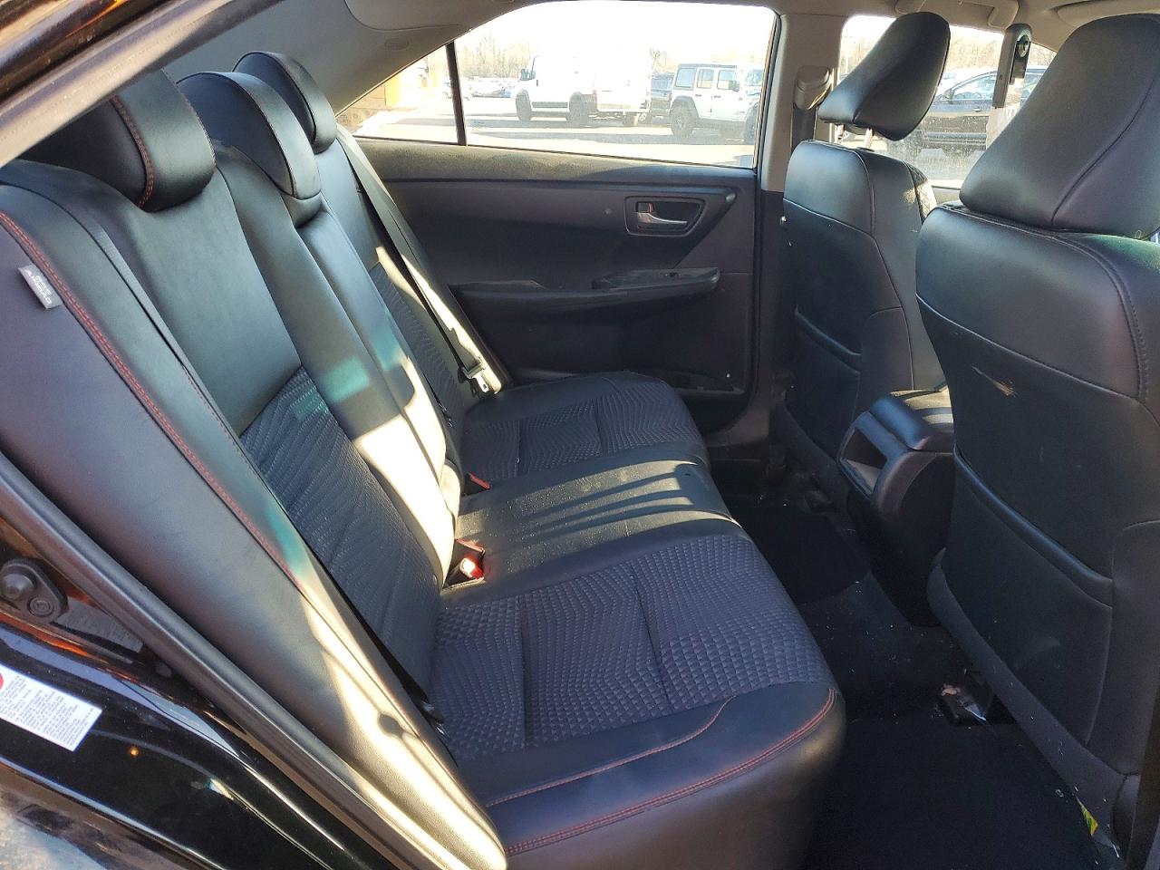 2015 TOYOTA CAMRY LE photo 10
