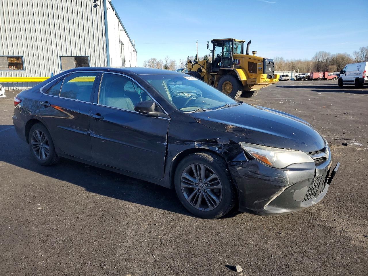 2015 TOYOTA CAMRY LE photo 4
