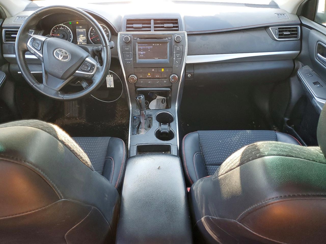 2015 TOYOTA CAMRY LE photo 8