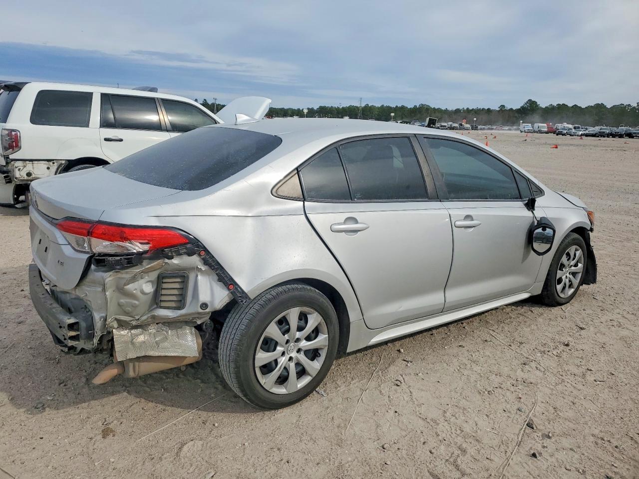 2021 TOYOTA COROLLA LE photo 3