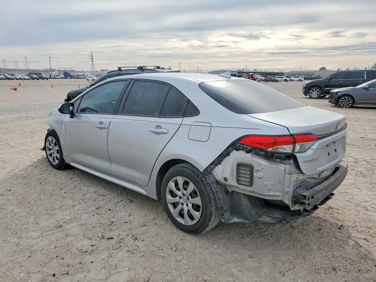2021 TOYOTA COROLLA LE photo 2