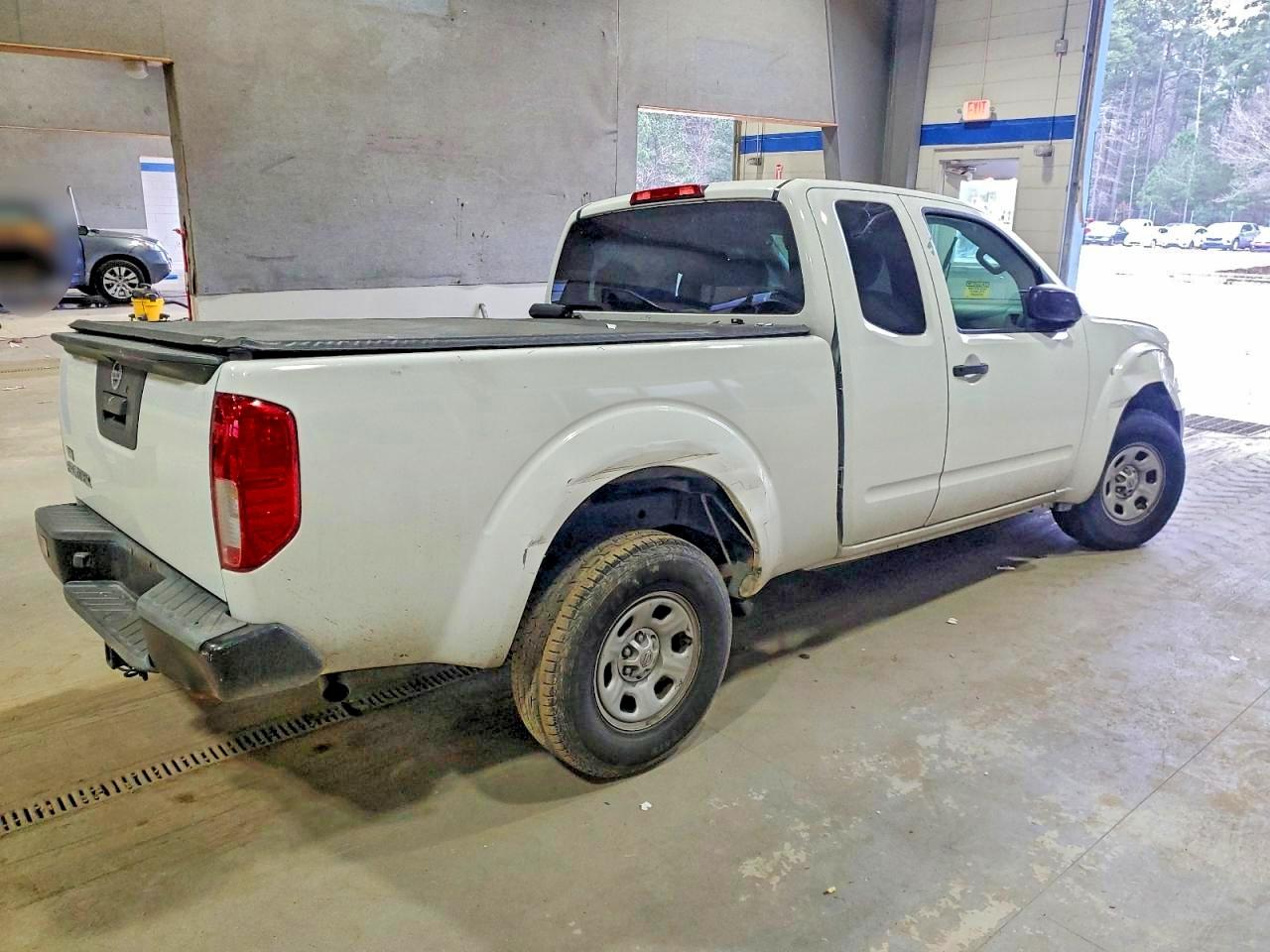 2017 NISSAN FRONTIER S photo 3