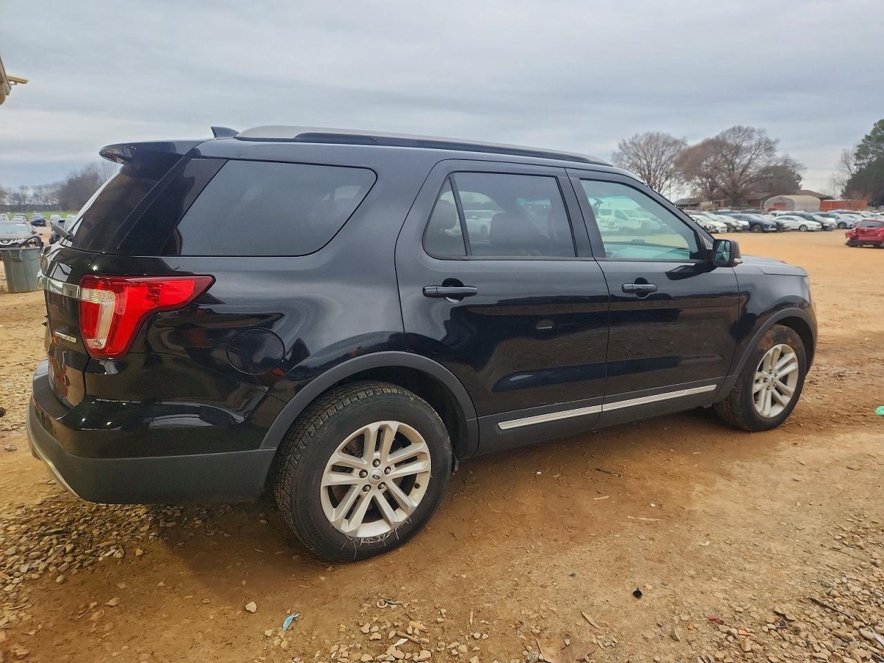 2016 FORD EXPLORER XLT photo 3