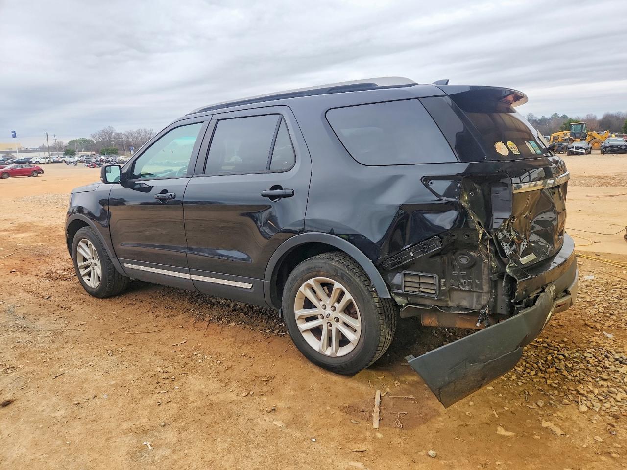 2016 FORD EXPLORER XLT photo 2