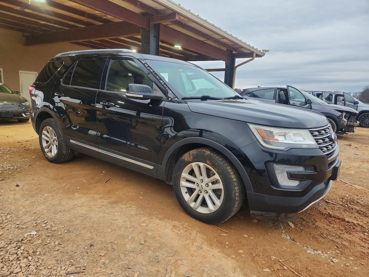 2016 FORD EXPLORER XLT photo 4