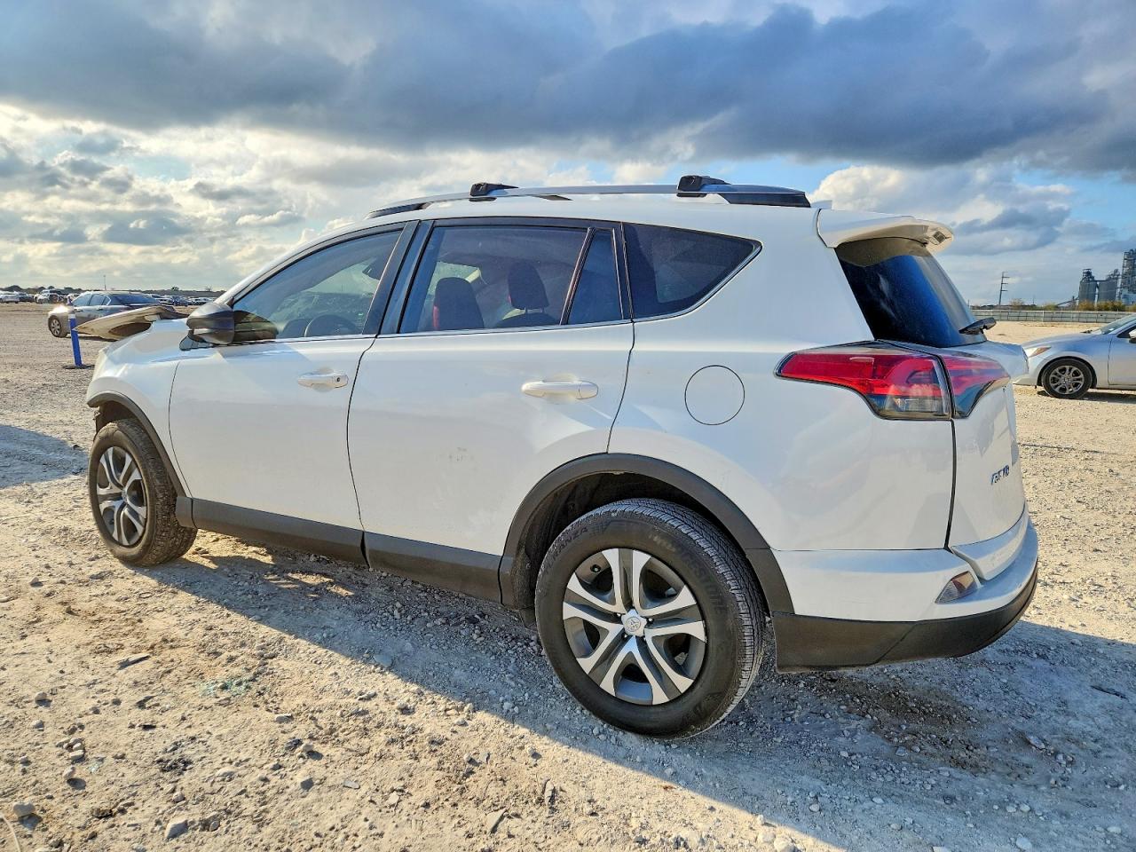 2017 TOYOTA RAV4 LE photo 2