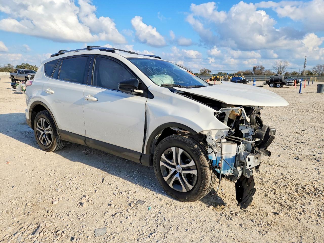 2017 TOYOTA RAV4 LE photo 4