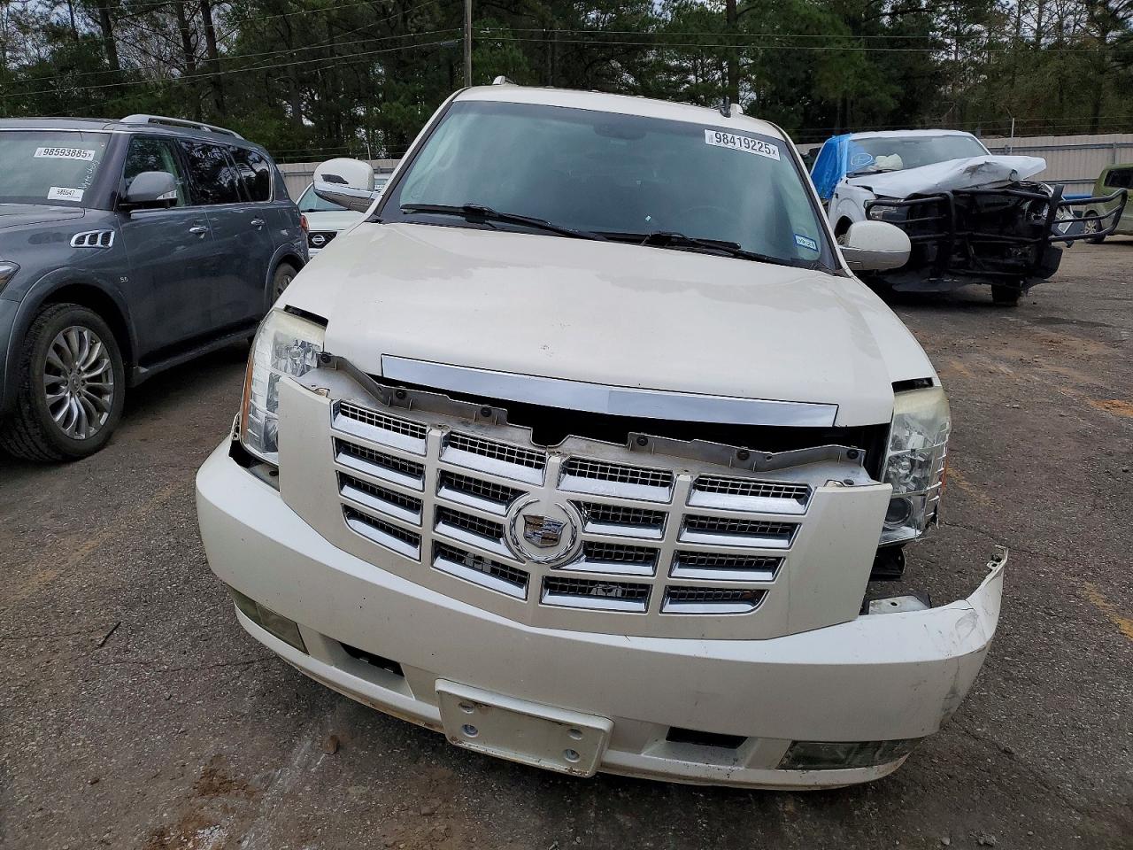2009 CADILLAC ESCALADE LUXURY photo 5