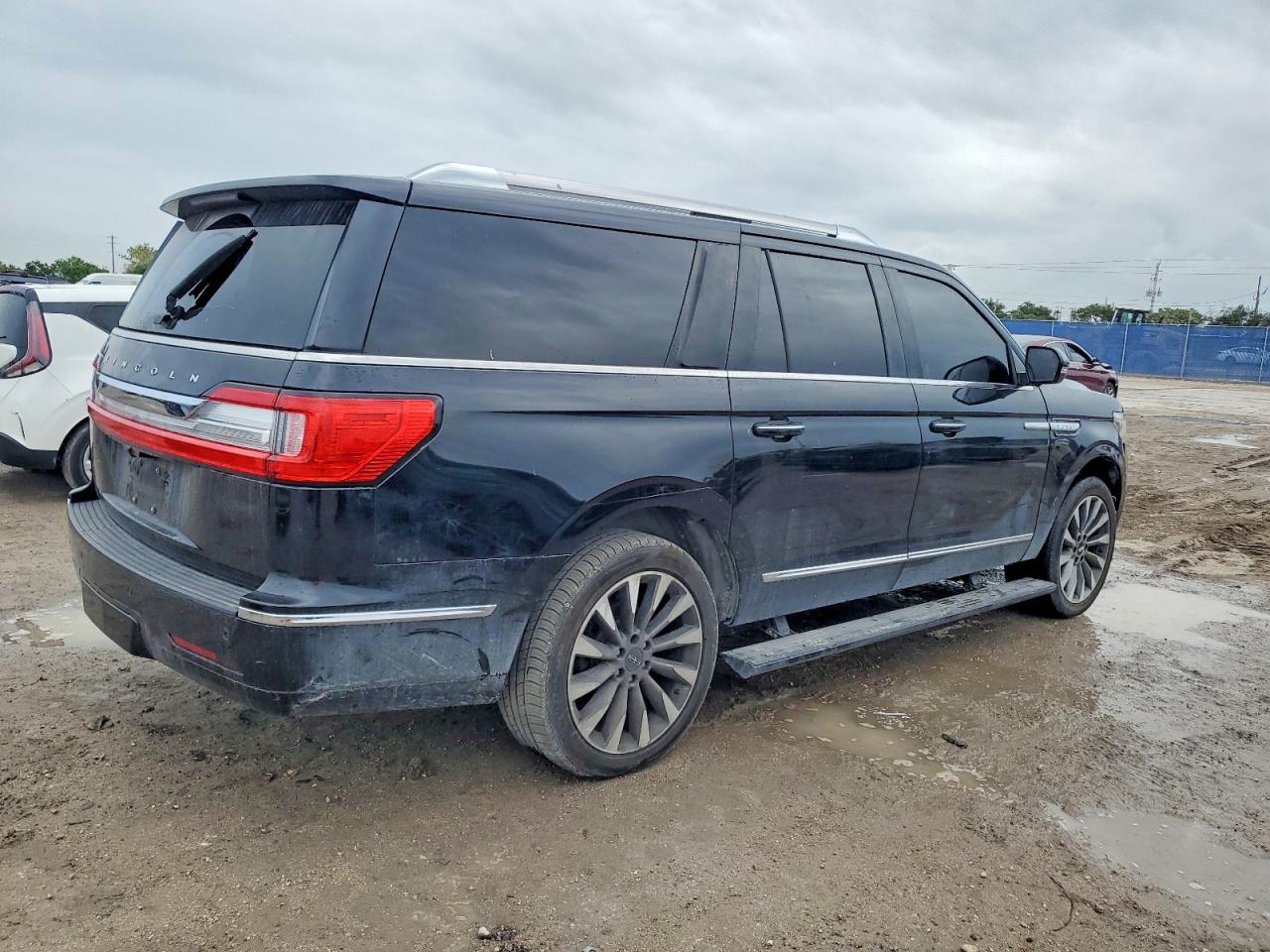 2020 LINCOLN NAVIGATOR L RESERVE photo 3
