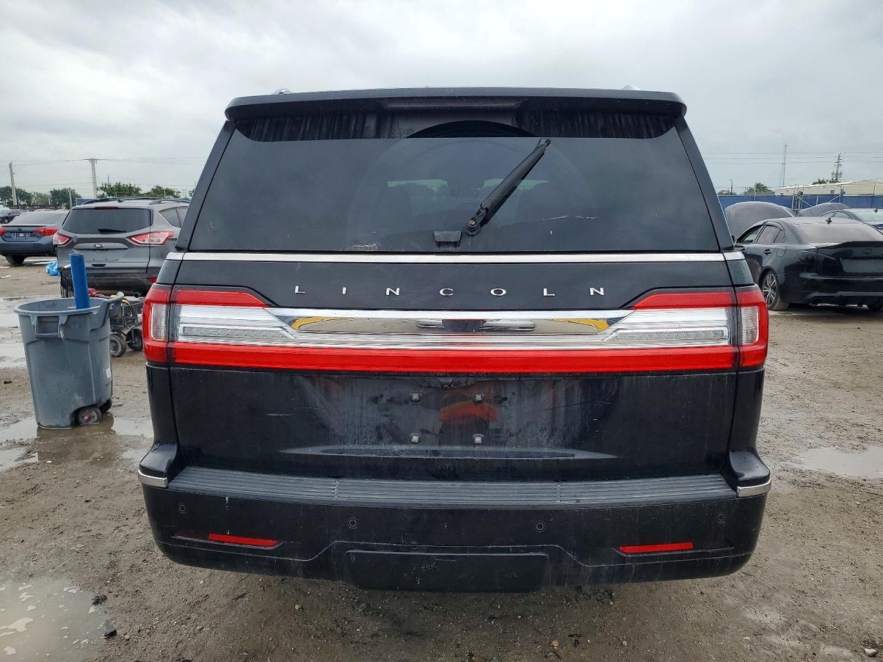 2020 LINCOLN NAVIGATOR L RESERVE photo 6