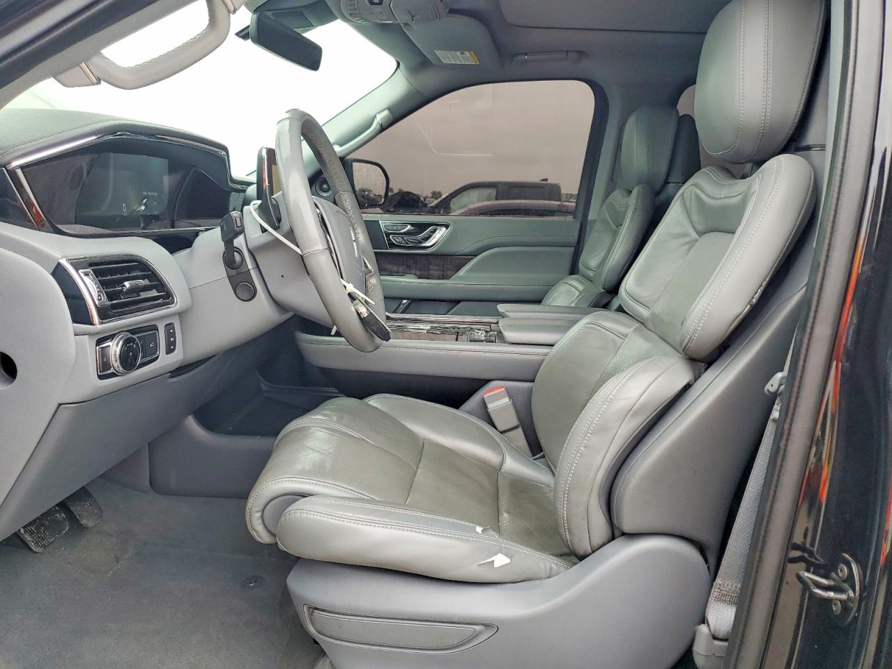 2020 LINCOLN NAVIGATOR L RESERVE photo 7