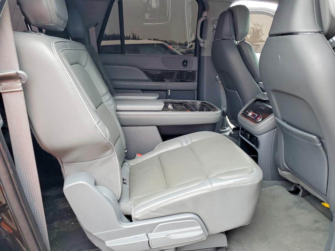 2020 LINCOLN NAVIGATOR L RESERVE photo 11