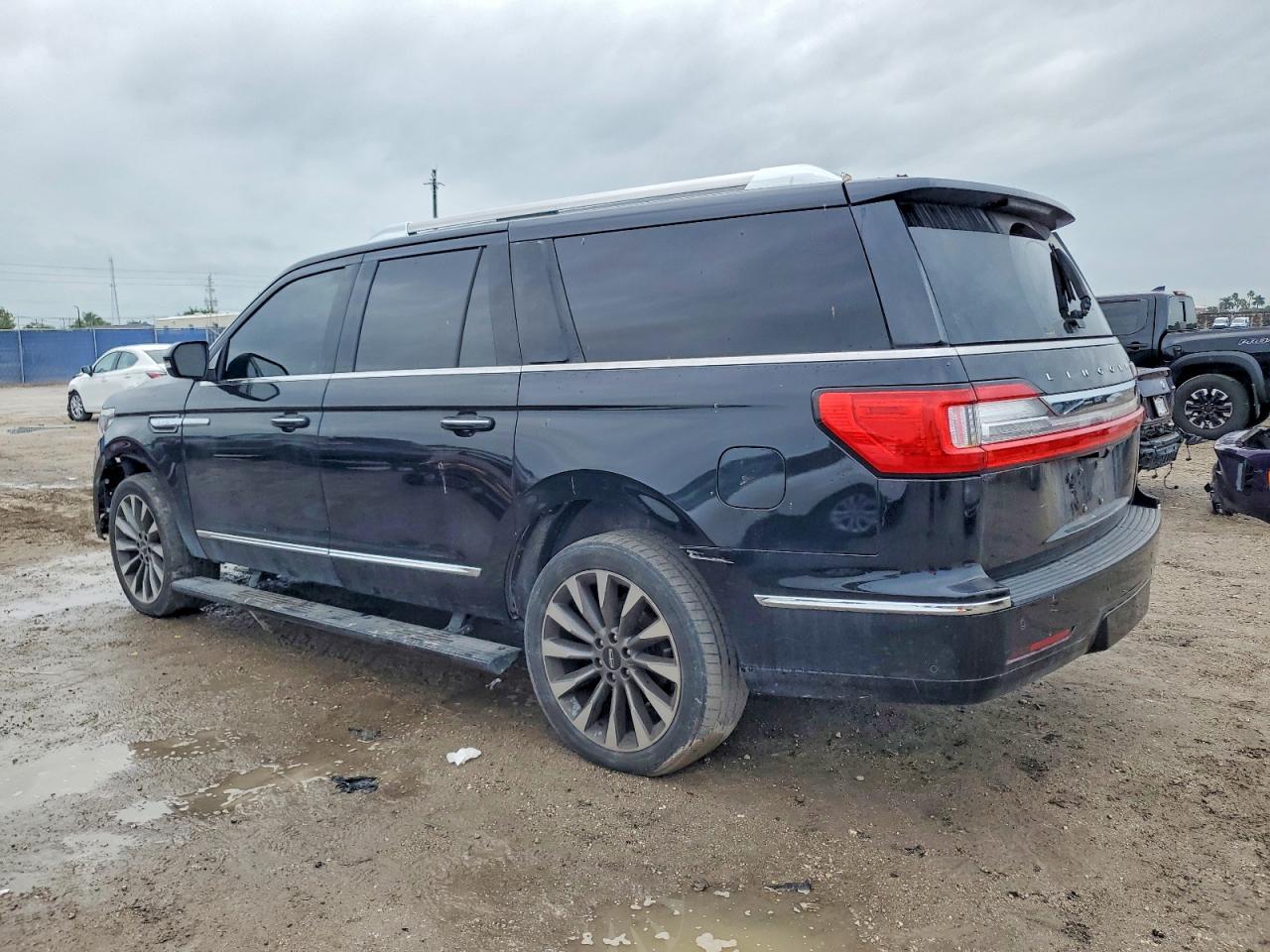 2020 LINCOLN NAVIGATOR L RESERVE photo 2