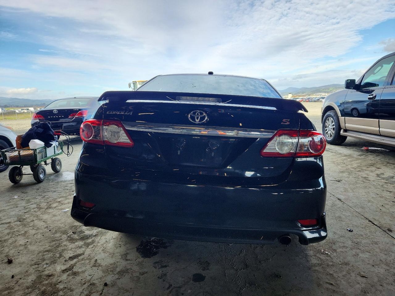 2012 TOYOTA COROLLA BASE photo 6