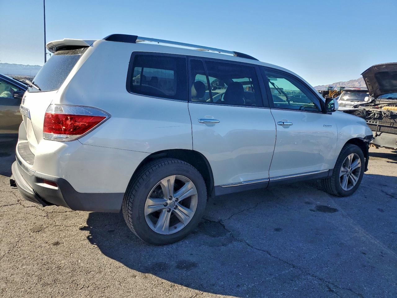 2011 TOYOTA HIGHLANDER LIMITED photo 3