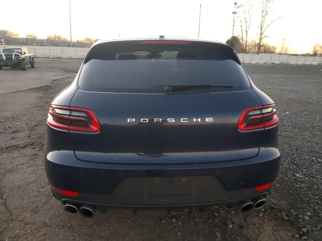 2018 PORSCHE MACAN photo 11