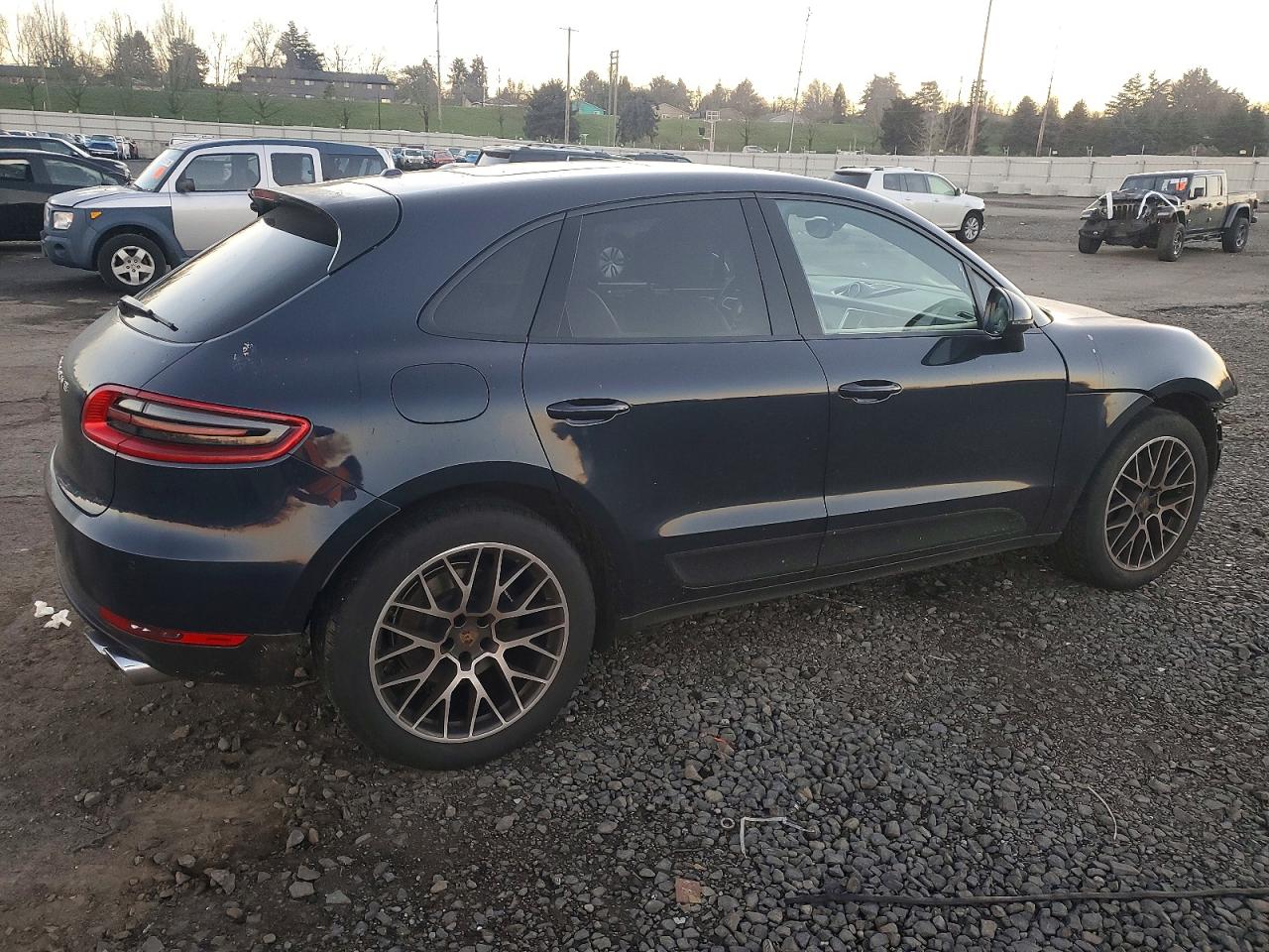 2018 PORSCHE MACAN photo 5