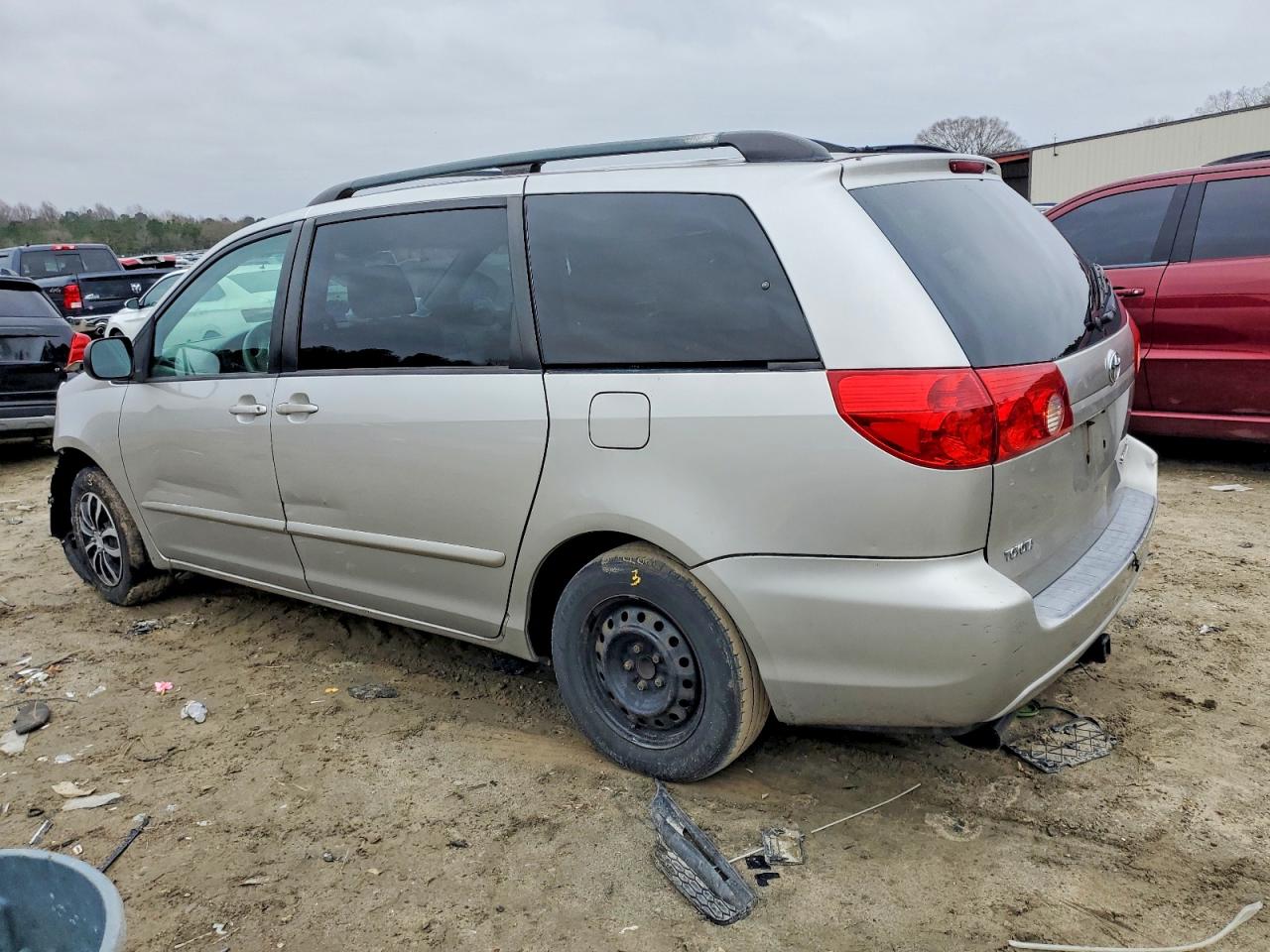 2007 TOYOTA SIENNA CE photo 2