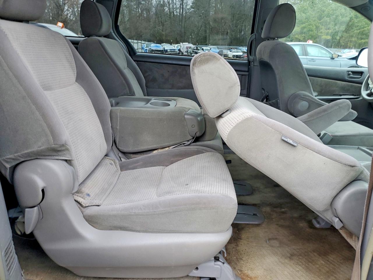2007 TOYOTA SIENNA CE photo 11