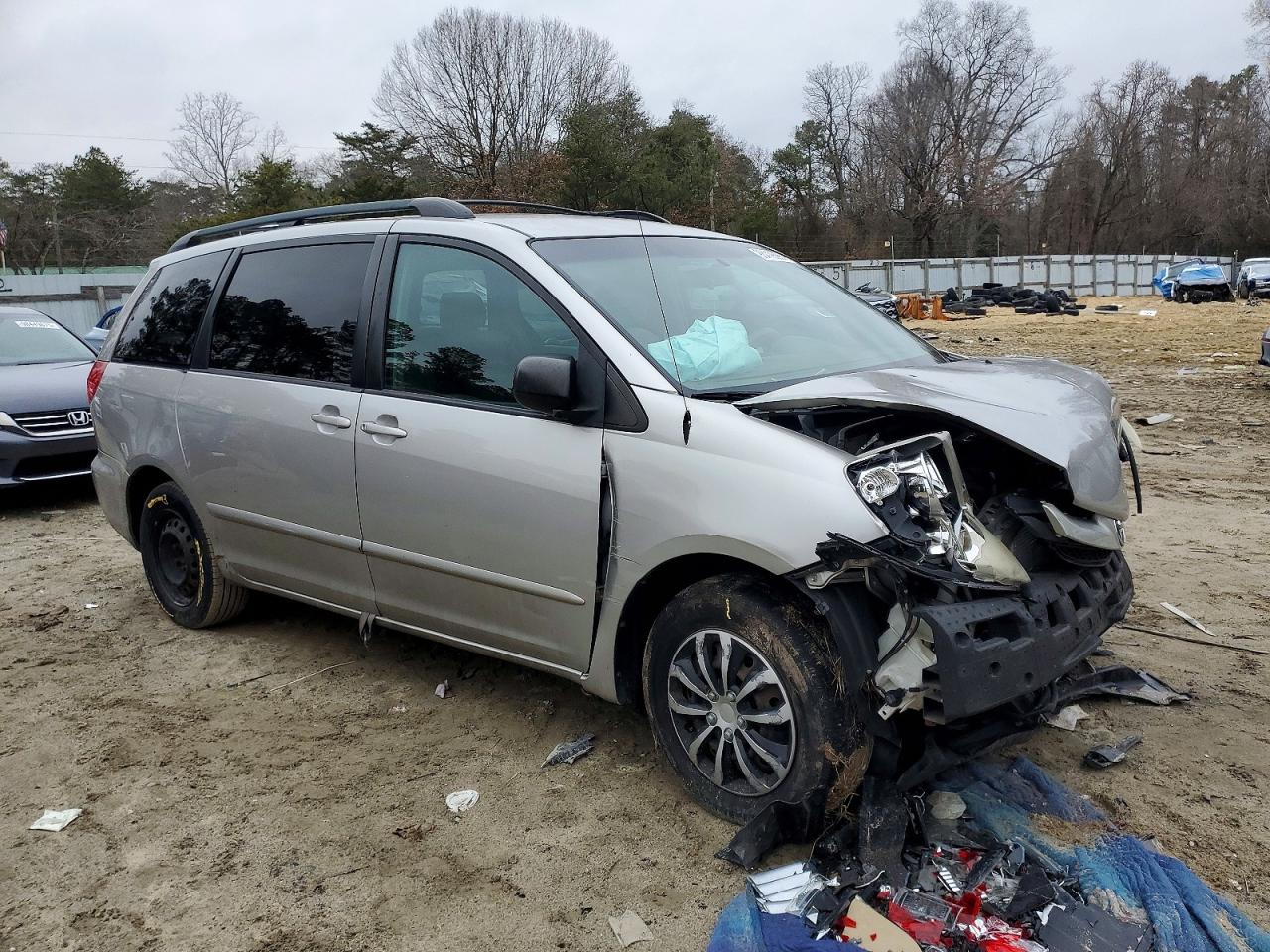 2007 TOYOTA SIENNA CE photo 4