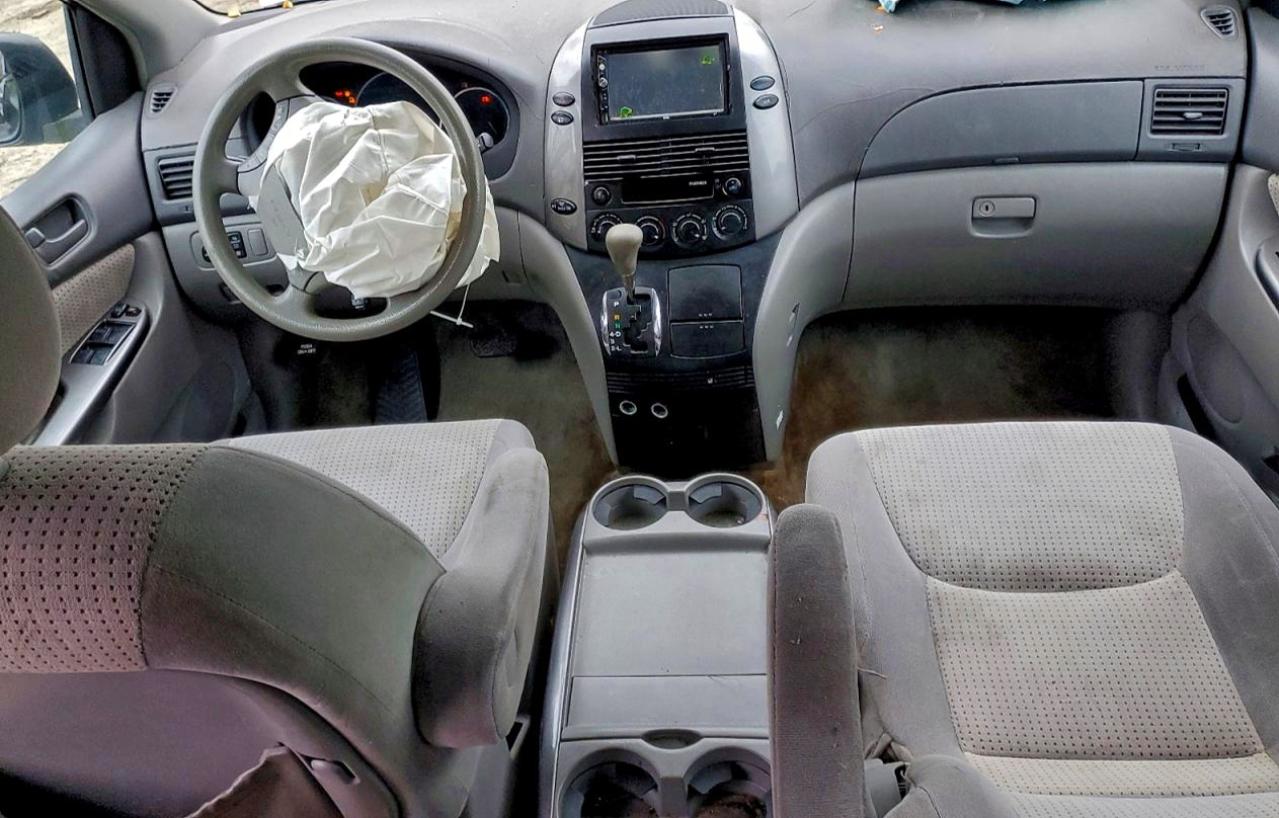 2007 TOYOTA SIENNA CE photo 8