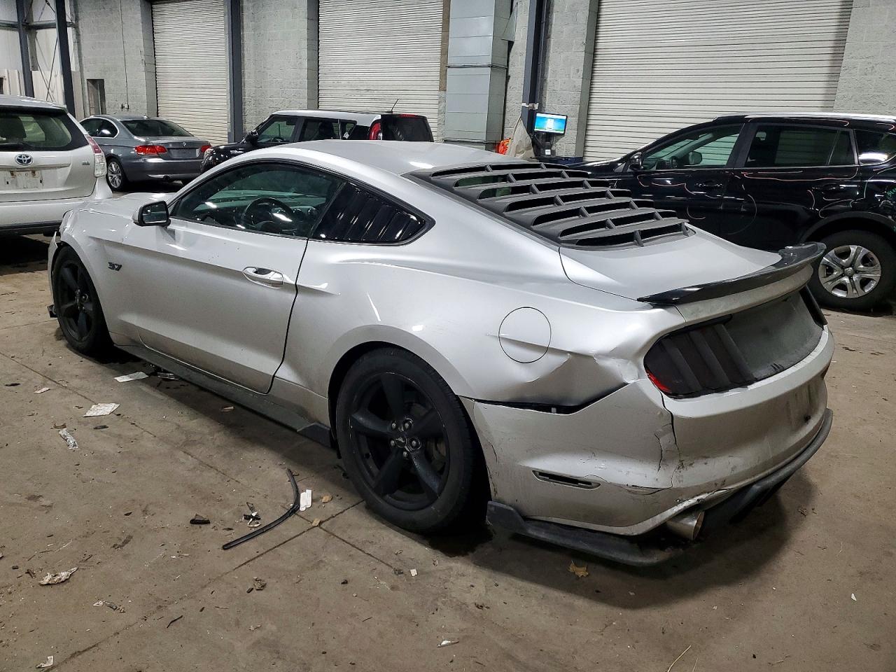 2016 FORD MUSTANG photo 2