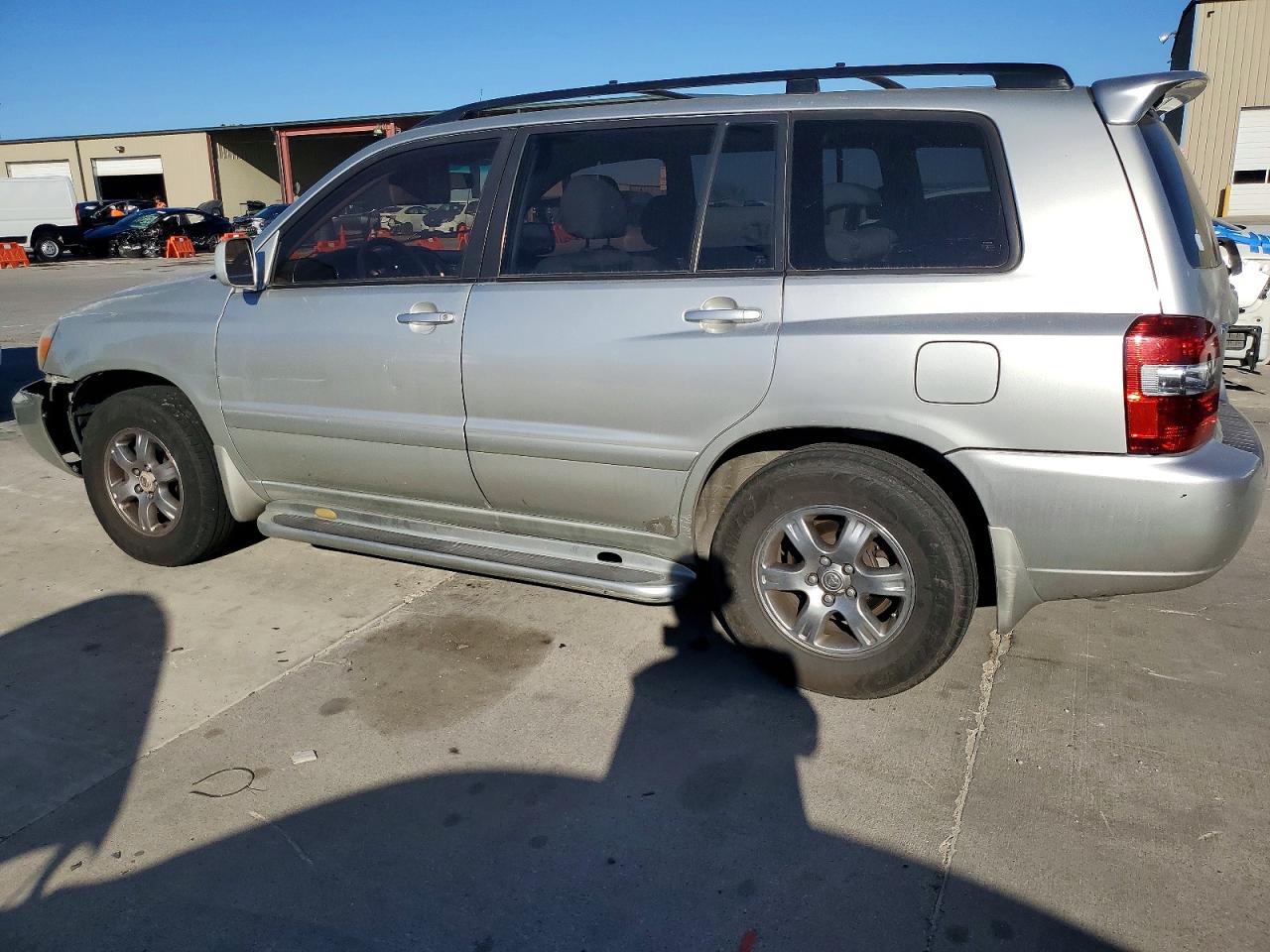 2005 TOYOTA HIGHLANDER LIMITED photo 2