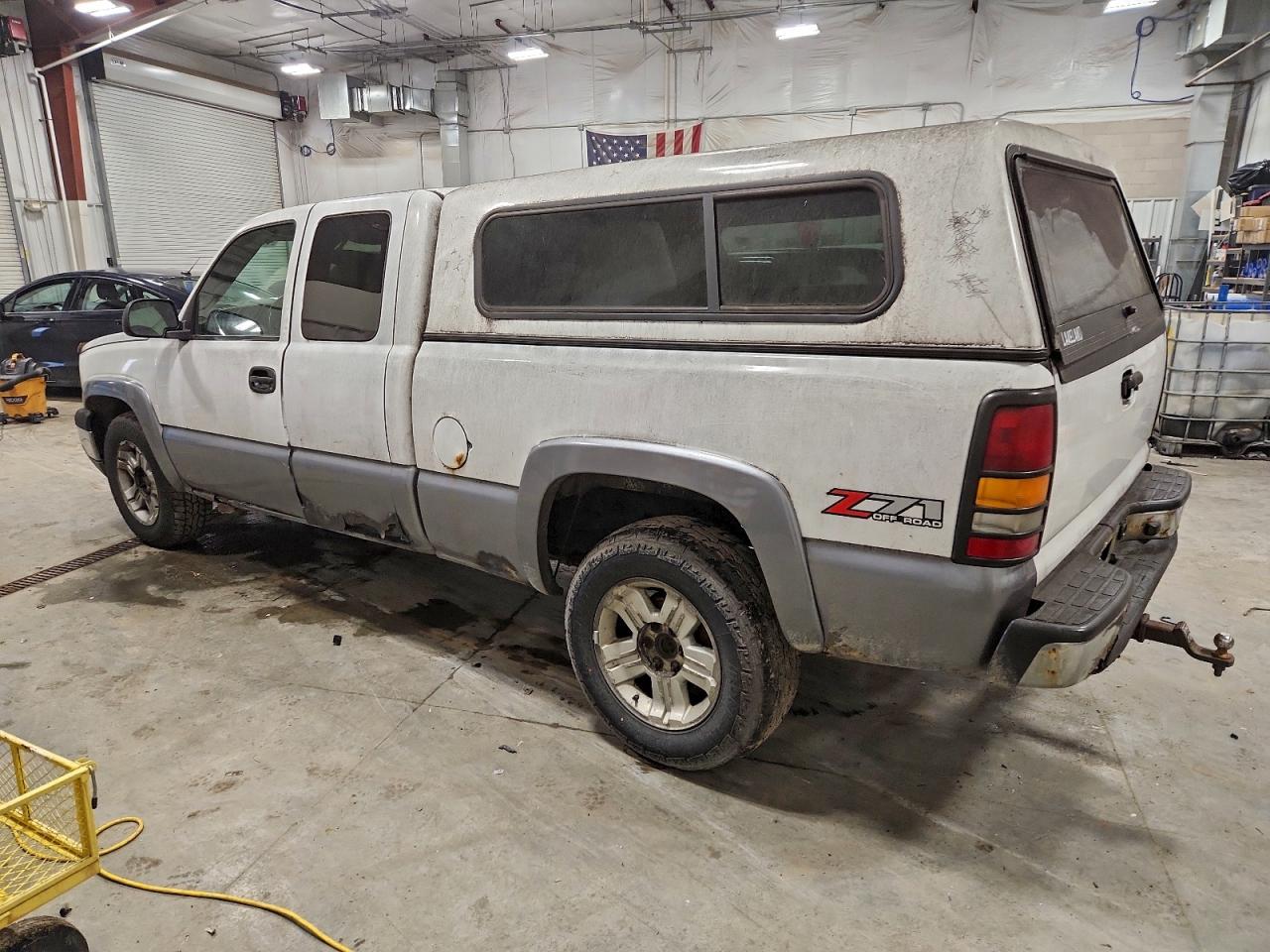 2005 CHEVROLET SILVERADO K1500 photo 2