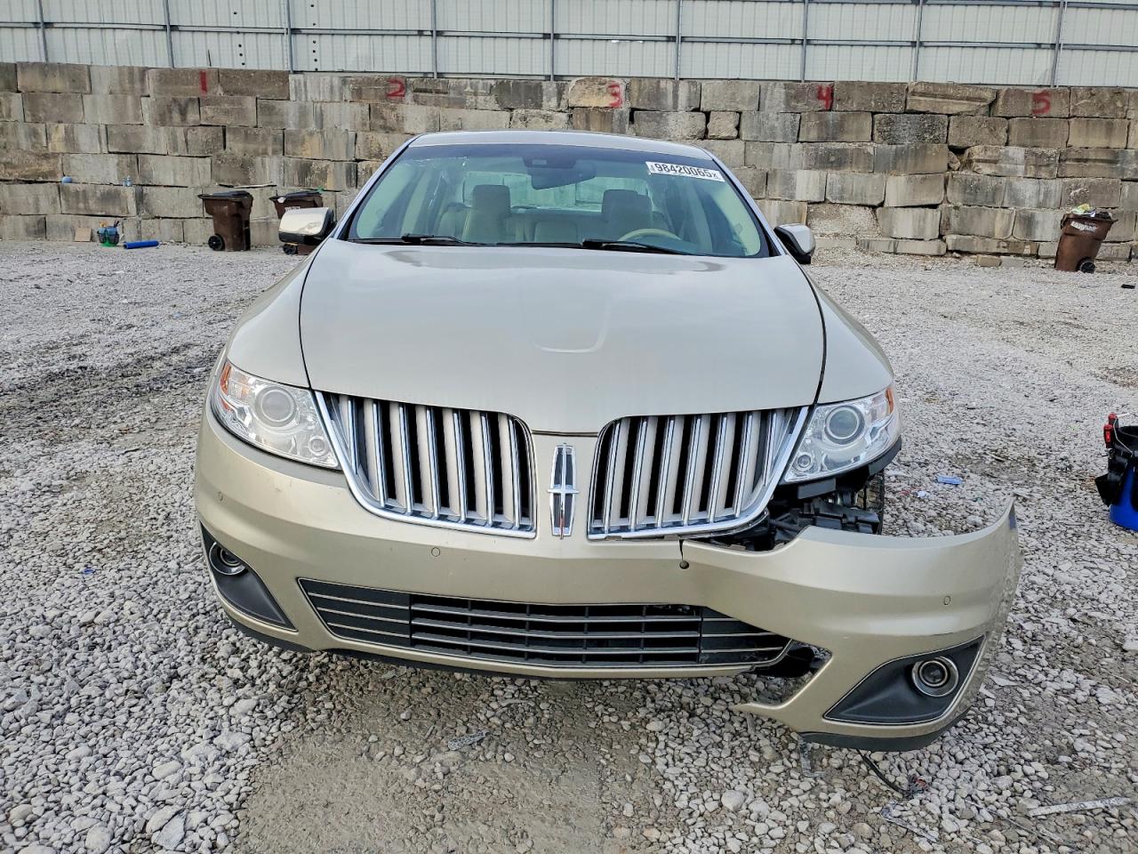 2011 LINCOLN MKS photo 5